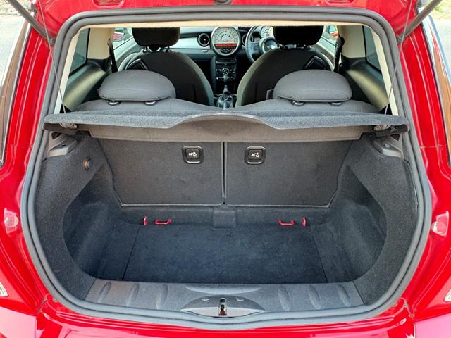 MINI ワン 後期型 車検2年付き 禁煙車 ポータブルナビ 地デジTV(走行中視聴可) CD プライバシーガラス 電動格納ドアミラー ETC フォグライト キーレス スペアキー プッシュスタート 純正アルミホイール(49枚目)