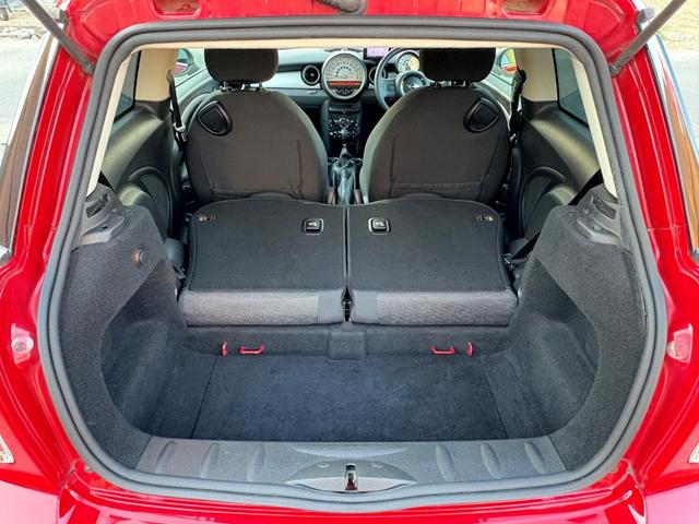 MINI ワン 後期型 車検2年付き 禁煙車 ポータブルナビ 地デジTV(走行中視聴可) CD プライバシーガラス 電動格納ドアミラー ETC フォグライト キーレス スペアキー プッシュスタート 純正アルミホイール(50枚目)