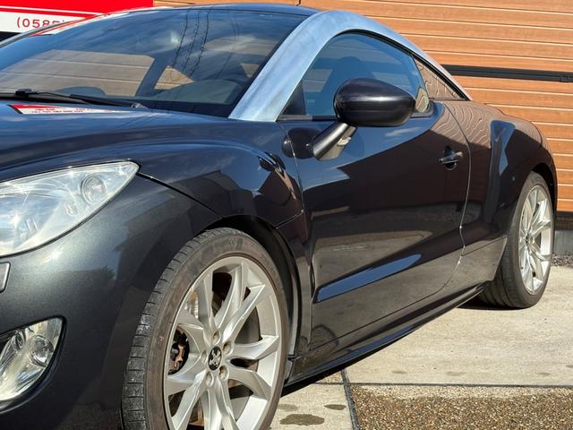 ＲＣＺ ベースグレード　車検２年付き　６速マニュアル　左ハンドル　ターボ　黒革シート　シートヒーター　電動シート　フルセグＴＶ（走行中視聴可）　ＤＶＤ再生　ＵＳＢ　バックカメラ　前後障害物センサー　電動リアウィング　ＥＴＣ（8枚目）