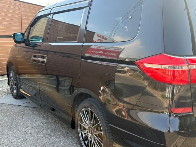 エリシオンプレステージ S HDDナビスペシャルパッケージ 車検2027年3月29日迄 両側電動スライドドア 黒革シート 電動シート シートヒーター バックカメラ 社外18インチアルミホイール HIDヘッドライト フォグライト DVD再生 ETC スペアキー(11枚目)