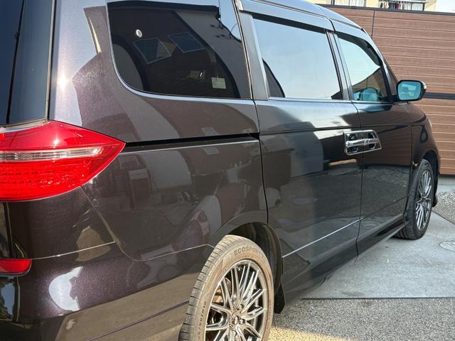 エリシオンプレステージ S HDDナビスペシャルパッケージ 車検2027年3月29日迄 両側電動スライドドア 黒革シート 電動シート シートヒーター バックカメラ 社外18インチアルミホイール HIDヘッドライト フォグライト DVD再生 ETC スペアキー(12枚目)