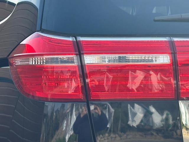 エリシオンプレステージ S HDDナビスペシャルパッケージ 車検2027年3月29日迄 両側電動スライドドア 黒革シート 電動シート シートヒーター バックカメラ 社外18インチアルミホイール HIDヘッドライト フォグライト DVD再生 ETC スペアキー(19枚目)