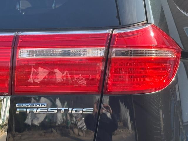 エリシオンプレステージ S HDDナビスペシャルパッケージ 車検2027年3月29日迄 両側電動スライドドア 黒革シート 電動シート シートヒーター バックカメラ 社外18インチアルミホイール HIDヘッドライト フォグライト DVD再生 ETC スペアキー(20枚目)