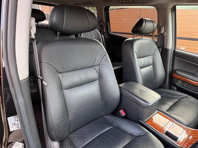 エリシオンプレステージ S HDDナビスペシャルパッケージ 車検2027年3月29日迄 両側電動スライドドア 黒革シート 電動シート シートヒーター バックカメラ 社外18インチアルミホイール HIDヘッドライト フォグライト DVD再生 ETC スペアキー(30枚目)