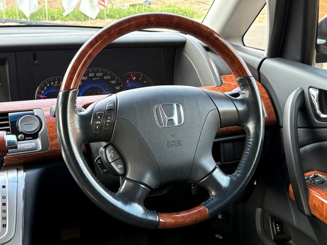 エリシオンプレステージ S HDDナビスペシャルパッケージ 車検2027年3月29日迄 両側電動スライドドア 黒革シート 電動シート シートヒーター バックカメラ 社外18インチアルミホイール HIDヘッドライト フォグライト DVD再生 ETC スペアキー(40枚目)