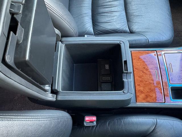 エリシオンプレステージ S HDDナビスペシャルパッケージ 車検2027年3月29日迄 両側電動スライドドア 黒革シート 電動シート シートヒーター バックカメラ 社外18インチアルミホイール HIDヘッドライト フォグライト DVD再生 ETC スペアキー(51枚目)