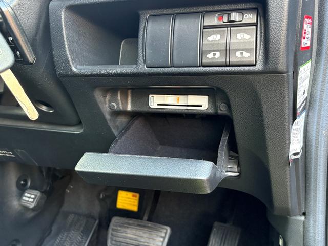 エリシオンプレステージ S HDDナビスペシャルパッケージ 車検2027年3月29日迄 両側電動スライドドア 黒革シート 電動シート シートヒーター バックカメラ 社外18インチアルミホイール HIDヘッドライト フォグライト DVD再生 ETC スペアキー(56枚目)