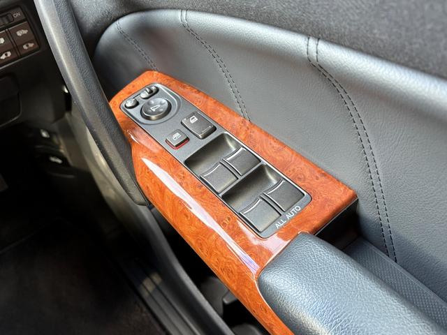 エリシオンプレステージ S HDDナビスペシャルパッケージ 車検2027年3月29日迄 両側電動スライドドア 黒革シート 電動シート シートヒーター バックカメラ 社外18インチアルミホイール HIDヘッドライト フォグライト DVD再生 ETC スペアキー(57枚目)