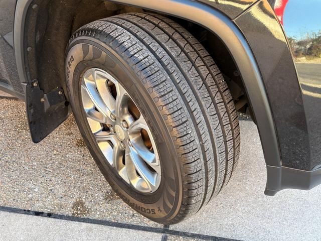 ピレリタイヤ８部山残っておりますのでまだまだご使用可能です。