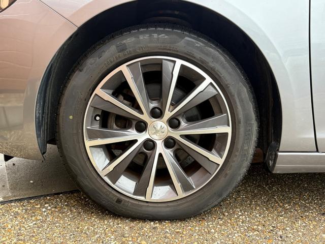 ３０８ アリュール　ブルーＨＤｉ　車検２０２７年９月２８日迄　ディーゼルターボ　ナビ　Ｂｌｕｅｔｏｏｔｈ接続　ＵＳＢ　バックカメラ　前後障害物センサー　ＬＥＤヘッドライト　パドルシフト　クルーズコントロール　スマートキー　ＥＴＣ（16枚目）