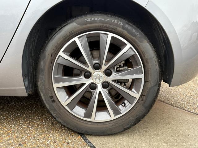 ３０８ アリュール　ブルーＨＤｉ　車検２０２７年９月２８日迄　ディーゼルターボ　ナビ　Ｂｌｕｅｔｏｏｔｈ接続　ＵＳＢ　バックカメラ　前後障害物センサー　ＬＥＤヘッドライト　パドルシフト　クルーズコントロール　スマートキー　ＥＴＣ（17枚目）