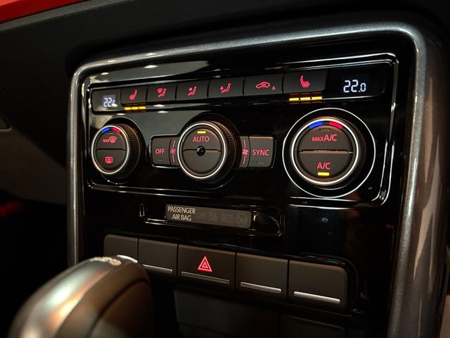 ザ・ビートル デザイン　１オーナー　禁煙車　レザーシート・ナビゲーション・バイキセノンヘッドライトＰＫＧ　ブラックレザー　シートヒーター　ブラインドスポット　リアトラフィックアラート　地デジＴＶ　スマートキー　パドルシフト（17枚目）