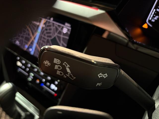 アルテオン ＴＳＩ　４モーション　Ｒラインアドバンス　ラグジュアリーＰＫＧ　パノラマスライディングルーフ　ナパレザーシート　ＨａｒｍａｎＫａｒｄｏｎ　オールインセーフティ　ＡＣＣ　ＤＣＣ　Ｆ／Ｒシートヒーター　禁煙車　純正ナビ　３６０度カメラ　ＨＵＤ（15枚目）