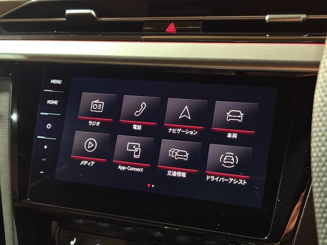 アルテオン ＴＳＩ　４モーション　Ｒラインアドバンス　ラグジュアリーＰＫＧ　パノラマスライディングルーフ　ナパレザーシート　ＨａｒｍａｎＫａｒｄｏｎ　オールインセーフティ　ＡＣＣ　ＤＣＣ　Ｆ／Ｒシートヒーター　禁煙車　純正ナビ　３６０度カメラ　ＨＵＤ（18枚目）