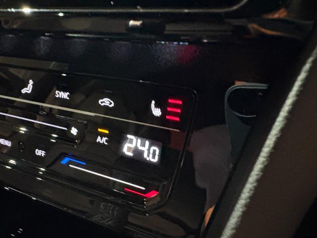 アルテオン ＴＳＩ　４モーション　Ｒラインアドバンス　ラグジュアリーＰＫＧ　パノラマスライディングルーフ　ナパレザーシート　ＨａｒｍａｎＫａｒｄｏｎ　オールインセーフティ　ＡＣＣ　ＤＣＣ　Ｆ／Ｒシートヒーター　禁煙車　純正ナビ　３６０度カメラ　ＨＵＤ（24枚目）