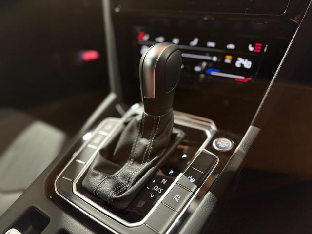 アルテオン ＴＳＩ　４モーション　Ｒラインアドバンス　ラグジュアリーＰＫＧ　パノラマスライディングルーフ　ナパレザーシート　ＨａｒｍａｎＫａｒｄｏｎ　オールインセーフティ　ＡＣＣ　ＤＣＣ　Ｆ／Ｒシートヒーター　禁煙車　純正ナビ　３６０度カメラ　ＨＵＤ（25枚目）
