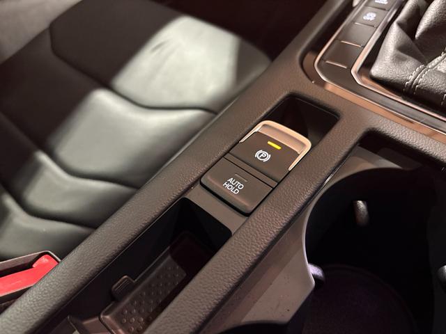 アルテオン ＴＳＩ　４モーション　Ｒラインアドバンス　ラグジュアリーＰＫＧ　パノラマスライディングルーフ　ナパレザーシート　ＨａｒｍａｎＫａｒｄｏｎ　オールインセーフティ　ＡＣＣ　ＤＣＣ　Ｆ／Ｒシートヒーター　禁煙車　純正ナビ　３６０度カメラ　ＨＵＤ（28枚目）
