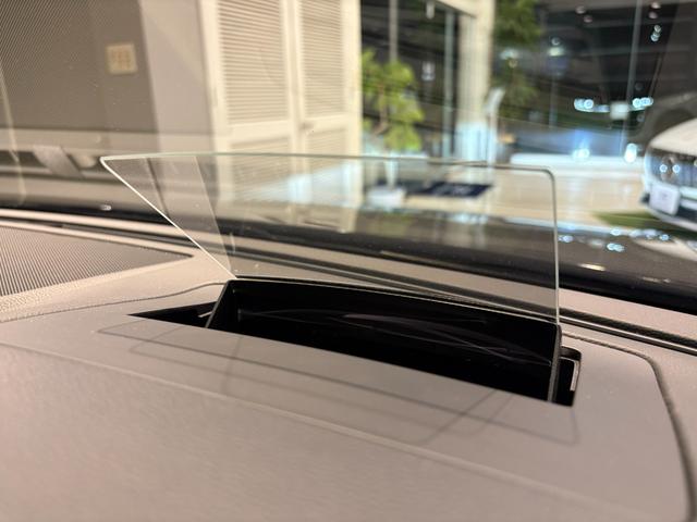 アルテオン ＴＳＩ　４モーション　Ｒラインアドバンス　ラグジュアリーＰＫＧ　パノラマスライディングルーフ　ナパレザーシート　ＨａｒｍａｎＫａｒｄｏｎ　オールインセーフティ　ＡＣＣ　ＤＣＣ　Ｆ／Ｒシートヒーター　禁煙車　純正ナビ　３６０度カメラ　ＨＵＤ（30枚目）