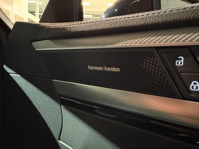 アルテオン ＴＳＩ　４モーション　Ｒラインアドバンス　ラグジュアリーＰＫＧ　パノラマスライディングルーフ　ナパレザーシート　ＨａｒｍａｎＫａｒｄｏｎ　オールインセーフティ　ＡＣＣ　ＤＣＣ　Ｆ／Ｒシートヒーター　禁煙車　純正ナビ　３６０度カメラ　ＨＵＤ（35枚目）