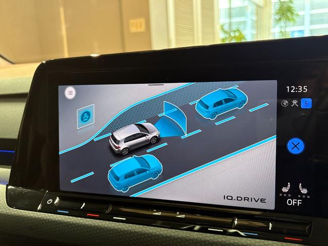 ゴルフGTI ベースグレード DCC・テクノロジーPKG DiscoverProナビTV 禁煙車 アダプティブシャシーコントロール 19AW IQ.LIGHT(LEDマトリクスヘッドライト)バックカメラ 前後ドラレコ HUD(27枚目)