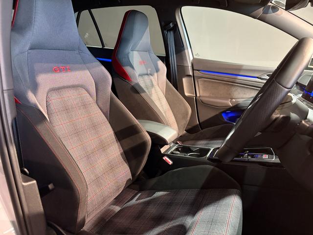 ゴルフGTI ベースグレード DCC・テクノロジーPKG DiscoverProナビTV 禁煙車 アダプティブシャシーコントロール 19AW IQ.LIGHT(LEDマトリクスヘッドライト)バックカメラ 前後ドラレコ HUD(38枚目)