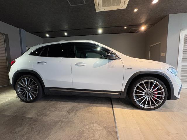 GLAクラス GLA45 S 4マチック+ AMGパフォーマンス・アドバンスドPKG パノラマスライディングルーフ AMG21インチAW 1オーナー 禁煙 HUD 本革AMGパフォーマンスシート シートベンチレーター フットトランクオープナー(2枚目)