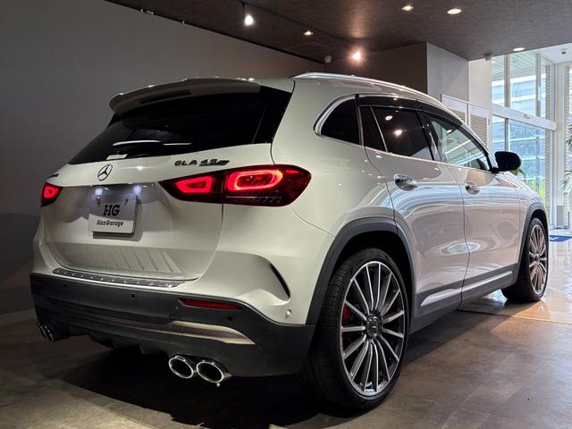 GLAクラス GLA45 S 4マチック+ AMGパフォーマンス・アドバンスドPKG パノラマスライディングルーフ AMG21インチAW 1オーナー 禁煙 HUD 本革AMGパフォーマンスシート シートベンチレーター フットトランクオープナー(3枚目)