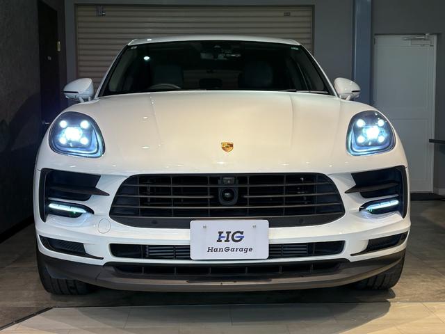 マカン マカン　スポーツクロノ・レザーインテリアＰＫＧ　ＰＡＳＭ　スポーツデザインドアミラー・サイドスカート　ペイントリアセンターエプロン　ＢＯＳＥ　エントリー＆ドライブ　シートヒーター　１９ＡＷ　パワステ＋　禁煙車（8枚目）