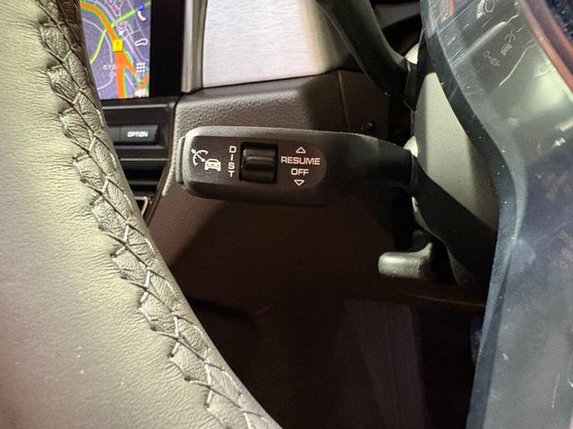 マカン マカン　スポーツクロノ・レザーインテリアＰＫＧ　ＰＡＳＭ　スポーツデザインドアミラー・サイドスカート　ペイントリアセンターエプロン　ＢＯＳＥ　エントリー＆ドライブ　シートヒーター　１９ＡＷ　パワステ＋　禁煙車（16枚目）