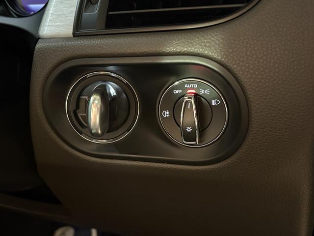 マカン マカン　スポーツクロノ・レザーインテリアＰＫＧ　ＰＡＳＭ　スポーツデザインドアミラー・サイドスカート　ペイントリアセンターエプロン　ＢＯＳＥ　エントリー＆ドライブ　シートヒーター　１９ＡＷ　パワステ＋　禁煙車（24枚目）