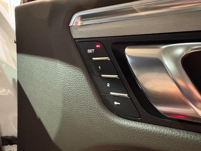 マカン マカン　スポーツクロノ・レザーインテリアＰＫＧ　ＰＡＳＭ　スポーツデザインドアミラー・サイドスカート　ペイントリアセンターエプロン　ＢＯＳＥ　エントリー＆ドライブ　シートヒーター　１９ＡＷ　パワステ＋　禁煙車（35枚目）