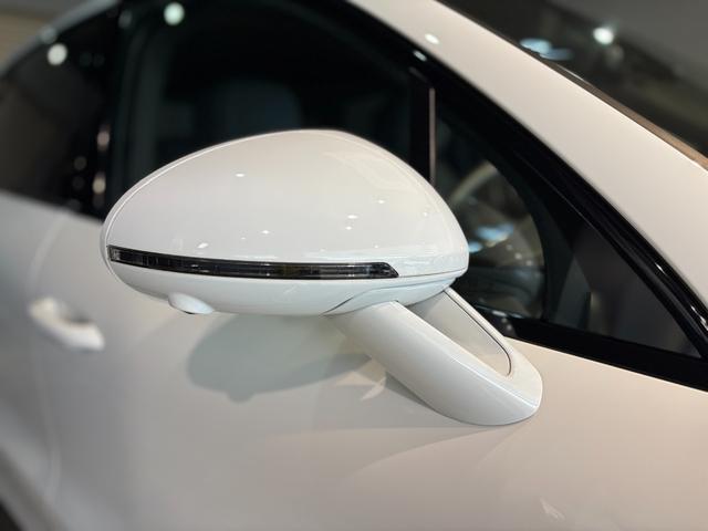 マカン マカン　スポーツクロノ・レザーインテリアＰＫＧ　ＰＡＳＭ　スポーツデザインドアミラー・サイドスカート　ペイントリアセンターエプロン　ＢＯＳＥ　エントリー＆ドライブ　シートヒーター　１９ＡＷ　パワステ＋　禁煙車（43枚目）