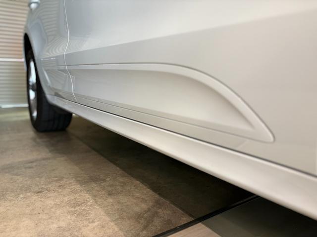 マカン マカン　スポーツクロノ・レザーインテリアＰＫＧ　ＰＡＳＭ　スポーツデザインドアミラー・サイドスカート　ペイントリアセンターエプロン　ＢＯＳＥ　エントリー＆ドライブ　シートヒーター　１９ＡＷ　パワステ＋　禁煙車（44枚目）