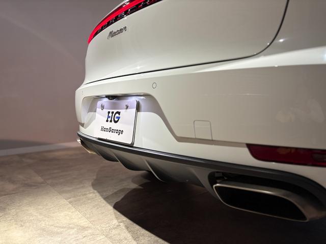 マカン マカン　スポーツクロノ・レザーインテリアＰＫＧ　ＰＡＳＭ　スポーツデザインドアミラー・サイドスカート　ペイントリアセンターエプロン　ＢＯＳＥ　エントリー＆ドライブ　シートヒーター　１９ＡＷ　パワステ＋　禁煙車（45枚目）