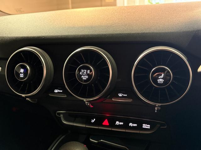 ＴＴクーペ ２．０ＴＦＳＩ　クワトロ　Ｓラインパッケージ　ＯＰ１９インチＡＷ　ドラレコ　ナビＴＶ　バックカメラ　バーチャルコックピット　ＬＥＤヘッドライト　　ＬＥＤリヤダイナミックターンインジケーター　ドライブセレクト　アドバンスドキー　ＡＰＳ　禁煙車（30枚目）