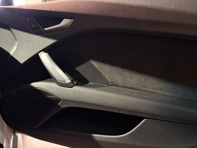 ＴＴクーペ ２．０ＴＦＳＩ　クワトロ　Ｓラインパッケージ　ＯＰ１９インチＡＷ　ドラレコ　ナビＴＶ　バックカメラ　バーチャルコックピット　ＬＥＤヘッドライト　　ＬＥＤリヤダイナミックターンインジケーター　ドライブセレクト　アドバンスドキー　ＡＰＳ　禁煙車（43枚目）