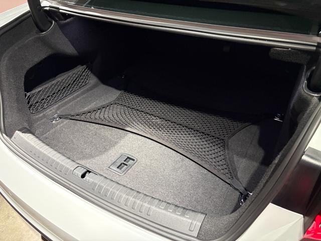 Ａ６ ４０ＴＤＩクワトロスポーツ　Ｓラインパッケージ　ＯＰ２１インチＡＷ　パワークロージングドア　バルコナレザースポーツシート　ワイヤレスチャージ　前後ドラレコ　ＭＭＩナビＴＶ　３６０度カメラ　ＨＤマトリクスＬＥＤライト　電動トランク　１オーナー　禁煙車（56枚目）