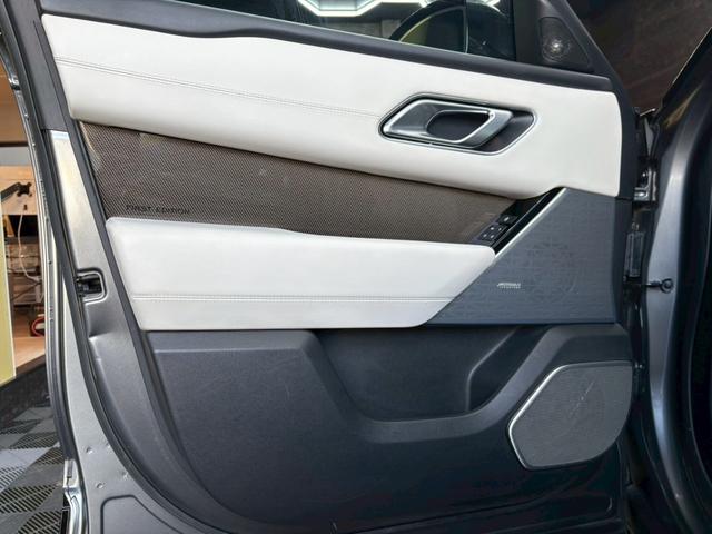 レンジローバーヴェラール ファーストエディション　パノラマガラスルーフ　ＭＥＲＩＤＩＡＮサウンド　専用２２インチＡＷ　マッサージ機能付き　シートヒーター・ベンチレーション　第三者機関査定実施済み　鑑定書付き　正規ディーラー点検記録簿　ＥＴＣ２．０（34枚目）