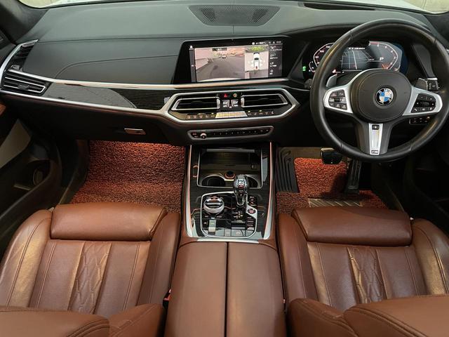 X7 M50i スカイラウンジパノラマサンルーフ・22インチオプションアルミ・2列目コンフォートシート・ウェルネスパッケージ・リアシートエンターテイメントシステムプロフェッショナル・全周囲カメラ 後席モニター(3枚目)
