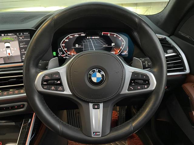 X7 M50i スカイラウンジパノラマサンルーフ・22インチオプションアルミ・2列目コンフォートシート・ウェルネスパッケージ・リアシートエンターテイメントシステムプロフェッショナル・全周囲カメラ 後席モニター(4枚目)