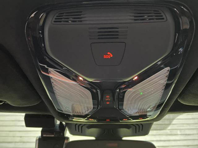 X7 M50i スカイラウンジパノラマサンルーフ・22インチオプションアルミ・2列目コンフォートシート・ウェルネスパッケージ・リアシートエンターテイメントシステムプロフェッショナル・全周囲カメラ 後席モニター(19枚目)