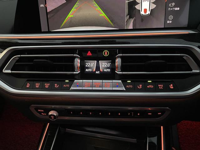 X7 M50i スカイラウンジパノラマサンルーフ・22インチオプションアルミ・2列目コンフォートシート・ウェルネスパッケージ・リアシートエンターテイメントシステムプロフェッショナル・全周囲カメラ 後席モニター(20枚目)
