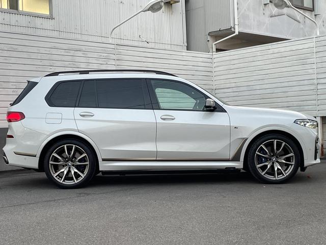 X7 M50i スカイラウンジパノラマサンルーフ・22インチオプションアルミ・2列目コンフォートシート・ウェルネスパッケージ・リアシートエンターテイメントシステムプロフェッショナル・全周囲カメラ 後席モニター(38枚目)