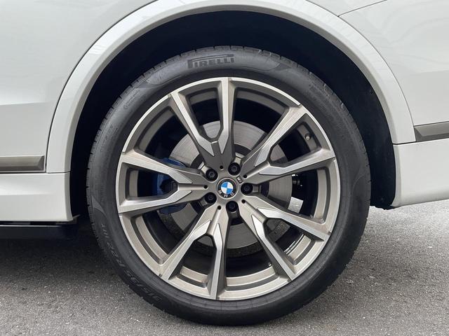 X7 M50i スカイラウンジパノラマサンルーフ・22インチオプションアルミ・2列目コンフォートシート・ウェルネスパッケージ・リアシートエンターテイメントシステムプロフェッショナル・全周囲カメラ 後席モニター(45枚目)