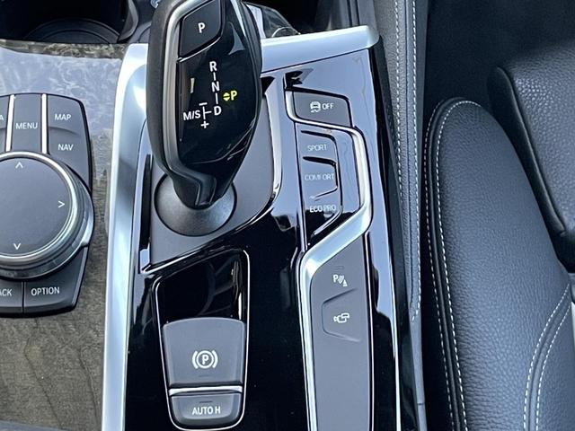 5シリーズ 530i Mスポーツ ヘッドアップディスプレイ アクティブクルーズコントロール 全周囲カメラ 前列シートヒーター 禁煙車  bluetooth 電動リアゲート 黒革シート 純正ナビ(11枚目)