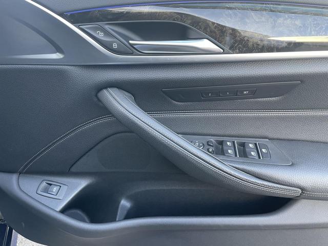 5シリーズ 530i Mスポーツ ヘッドアップディスプレイ アクティブクルーズコントロール 全周囲カメラ 前列シートヒーター 禁煙車  bluetooth 電動リアゲート 黒革シート 純正ナビ(56枚目)