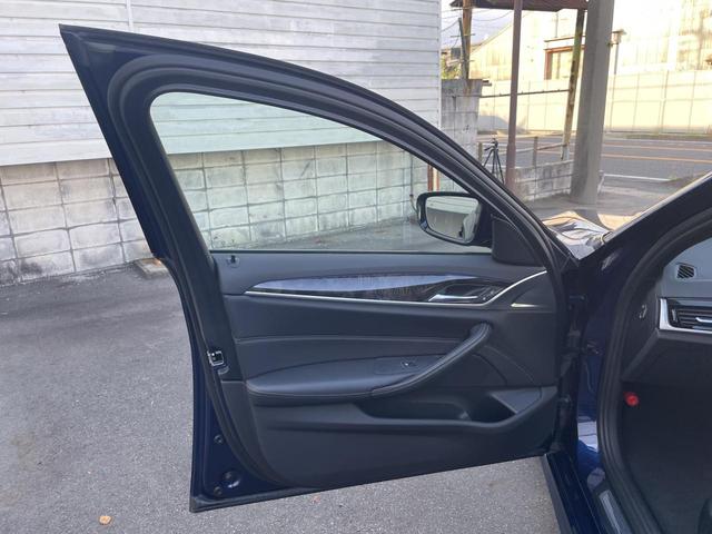5シリーズ 530i Mスポーツ ヘッドアップディスプレイ アクティブクルーズコントロール 全周囲カメラ 前列シートヒーター 禁煙車  bluetooth 電動リアゲート 黒革シート 純正ナビ(57枚目)