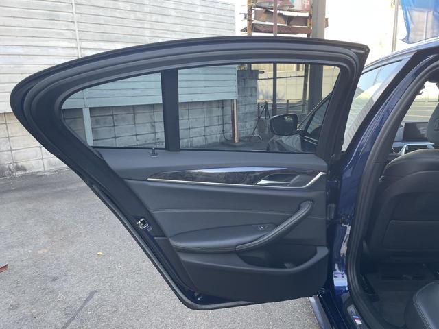 5シリーズ 530i Mスポーツ ヘッドアップディスプレイ アクティブクルーズコントロール 全周囲カメラ 前列シートヒーター 禁煙車  bluetooth 電動リアゲート 黒革シート 純正ナビ(59枚目)