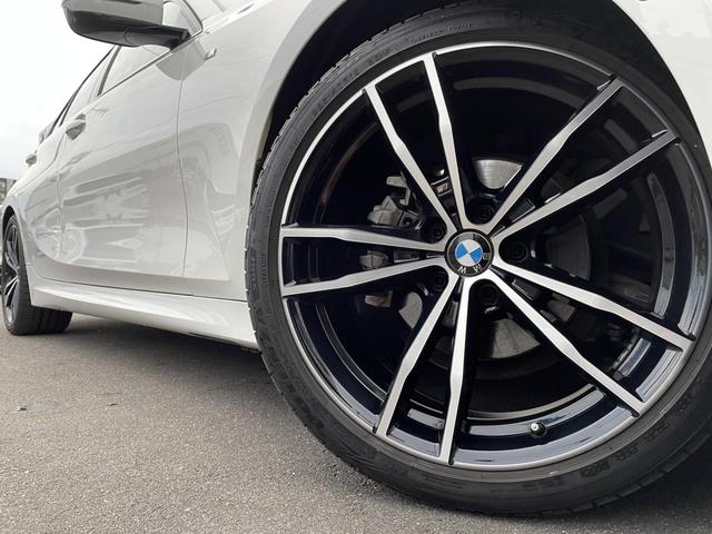 ＢＭＷならではの卓越した走りを支えるホイールと足回りです！日本車の走りに慣れている方にもぜひ体感して頂きたいほど、高いレベルでまとまっています！純正１８インチアルミホイール。