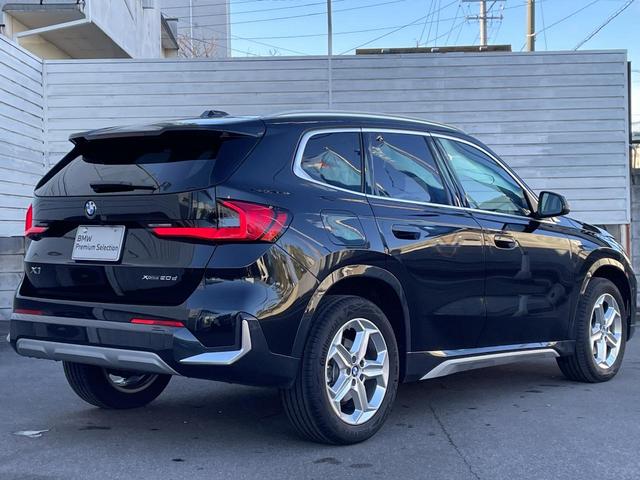 �y�z�t�}�C�X�^�[�L���N�z��Ȃ̃E�B���h�E���[��������΂ߏ�ɒ��ˏオ��A�܂�Ԃ��ēV��ւƐi��ł����f�U�C���ł��B�P�X�U�P�N����̗p�������󂯌p�����f�U�C���A�C�R���̈�ł��B